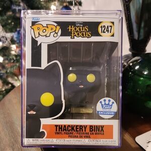 Funko Exclusive Thackery Binx with Yellow Eyes